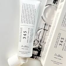 نوع پوست معمولی، خشک، چرب، حساس به‌ویژه پوست‌های دارای لک و آکنه