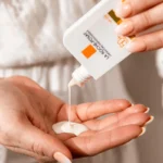 ضدآفتاب فلویید بی رنگ لاروش پوزای
